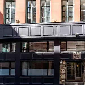 Initial / Chouette / Apartment